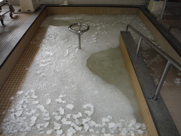 某老人福祉施設のお風呂循環配管のレジオネラ属菌対策における薬品洗浄を行いました。
